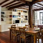Central, Spacious And Authentic Family Apartment