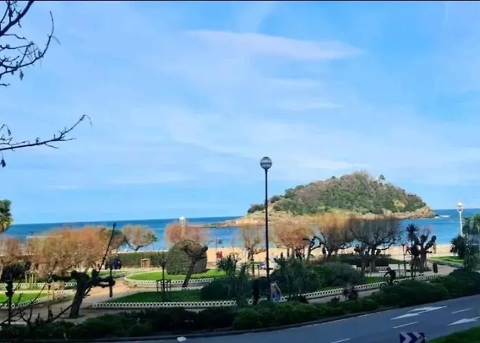 Habitaciones Privadas En Piso Frente A Playa Ondarreta, Bano Compartido