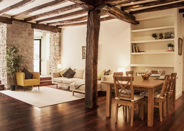 Central, Spacious And Authentic Family Apartment