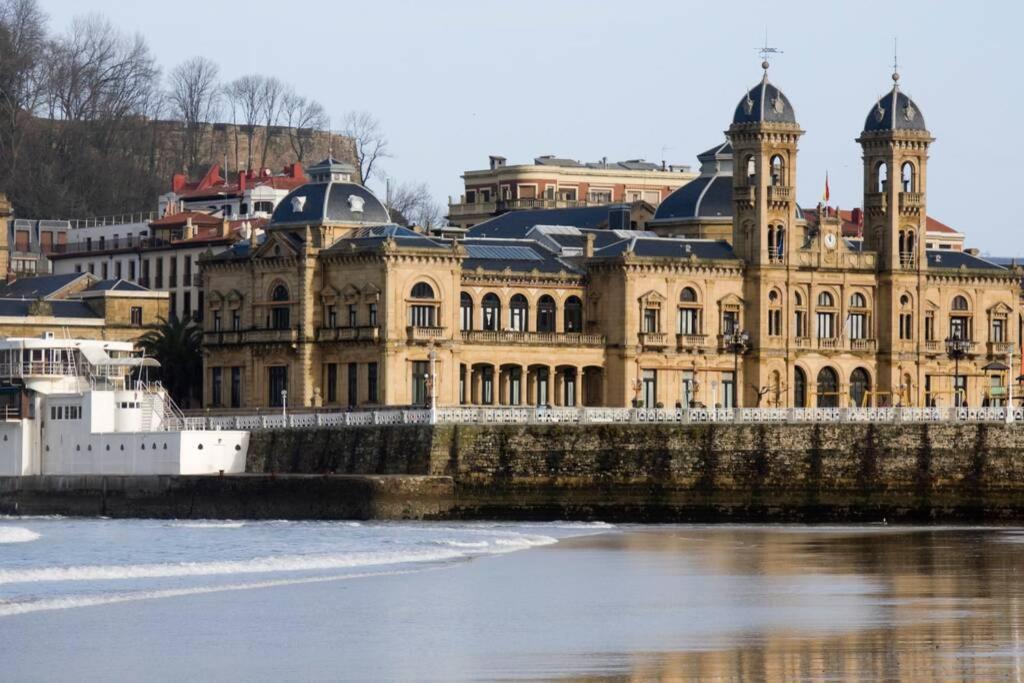 New Gorgeous - Beachfront - 3 Bd * San Sebastian