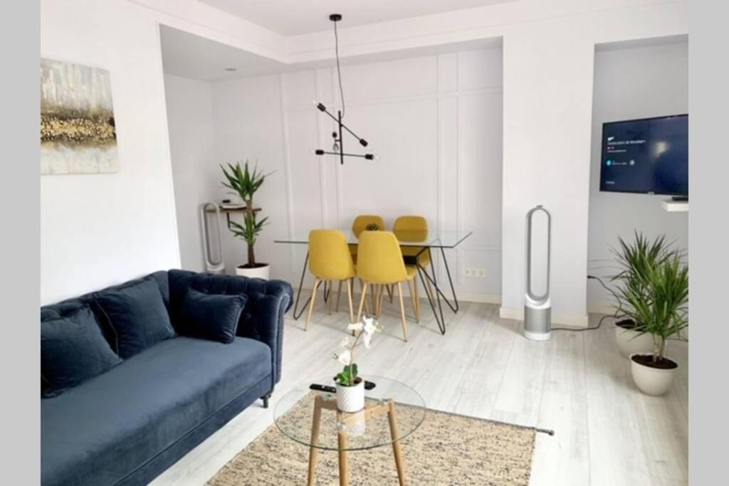 New Gorgeous - Beachfront - 3 Bd Apartment San Sebastian