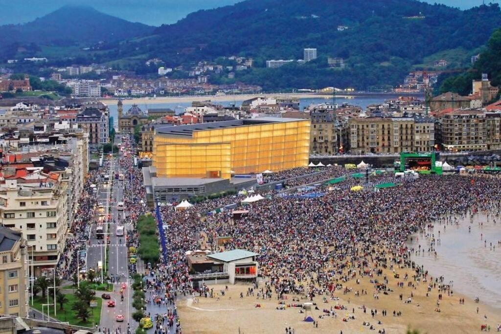 Apartment New Gorgeous - Beachfront - 3 Bd San Sebastian