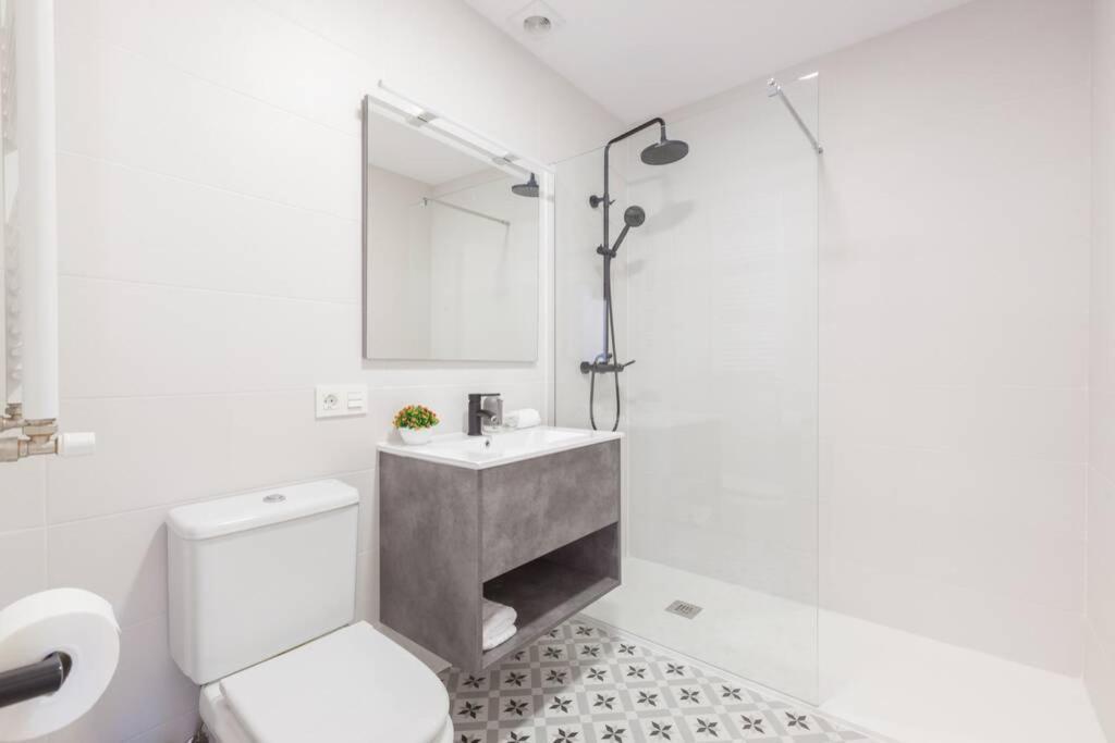 New Gorgeous - Beachfront - 3 Bd Apartment *