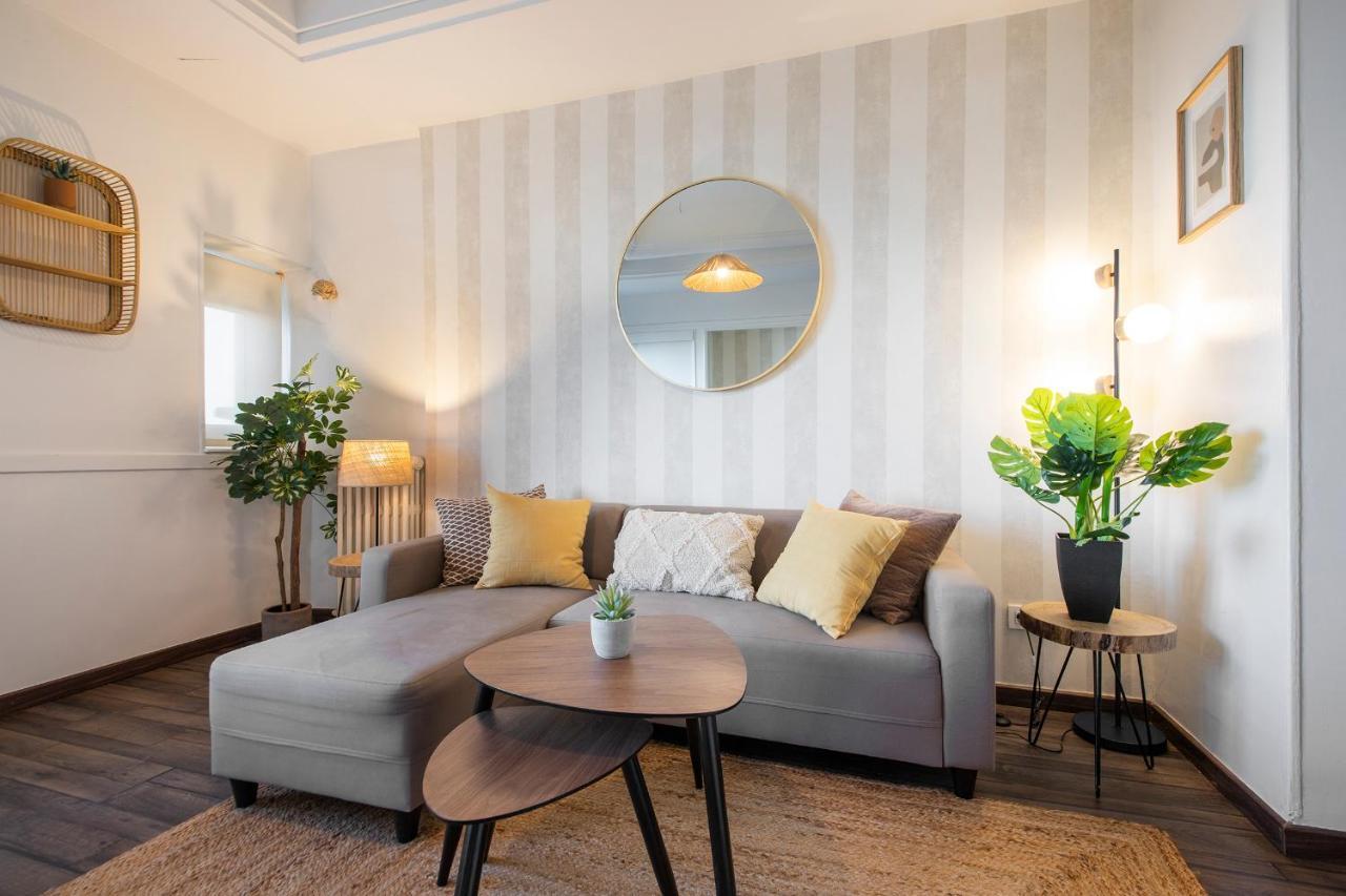 Apartment Cozy In Front Of The *