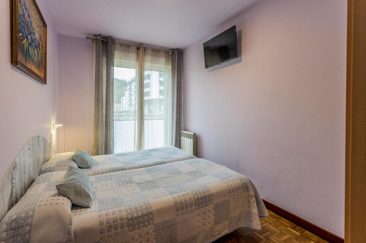 Paseo Antzieta 31. 1e Apartment