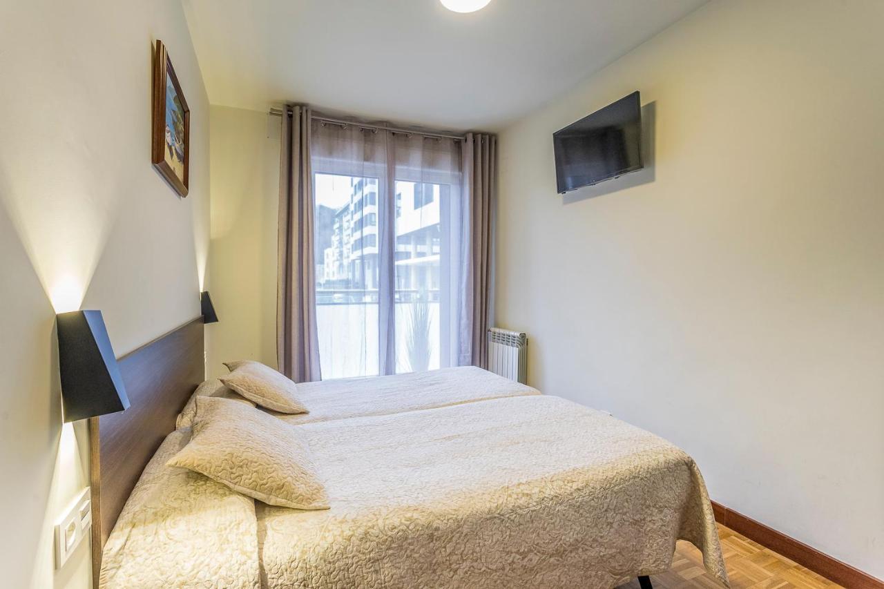 Paseo Antzieta 31. 1e Apartment