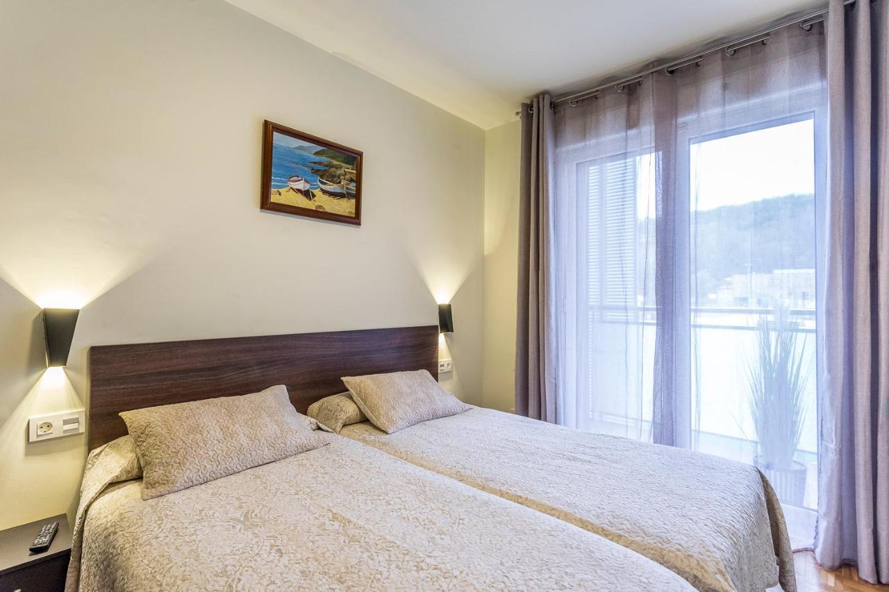 Paseo Antzieta 31. 1e Apartment *