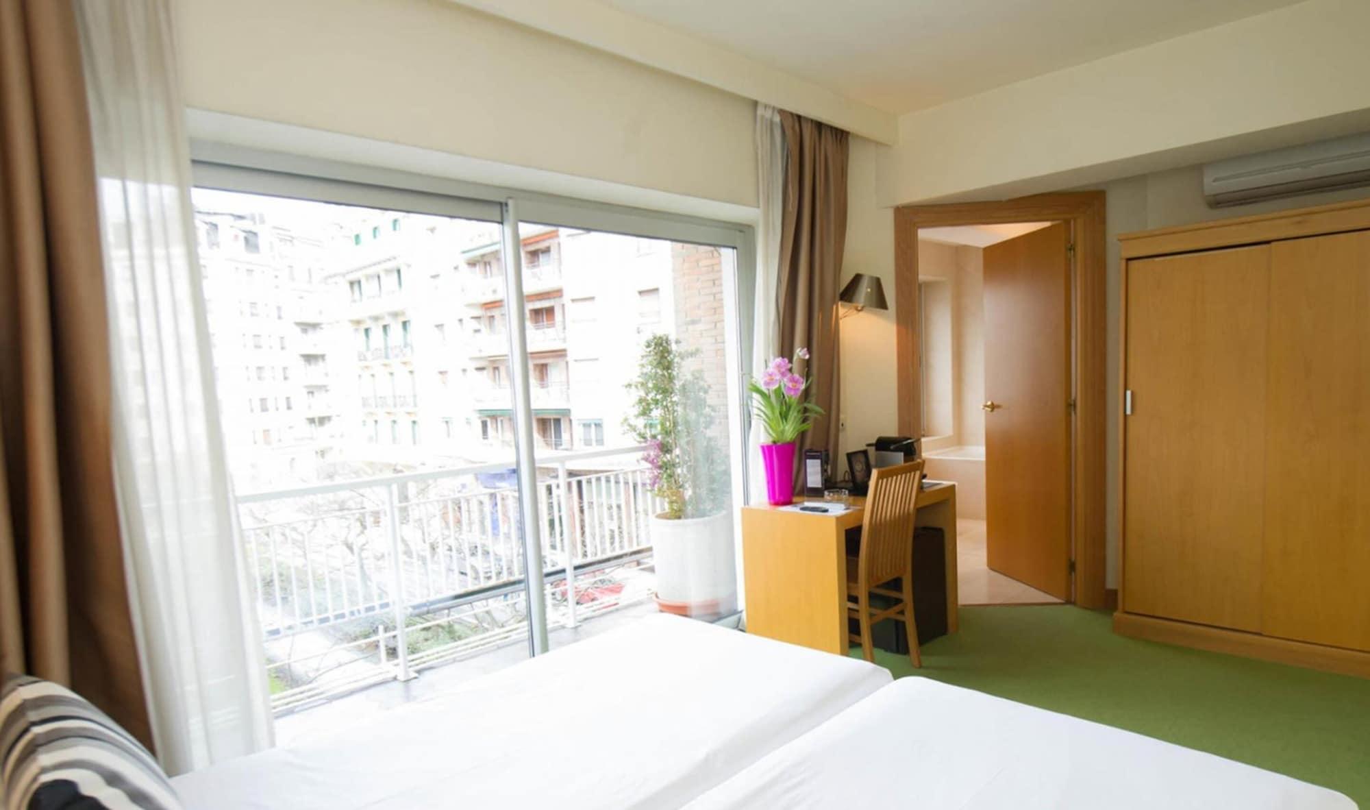 Zaragoza Plaza Hotel *