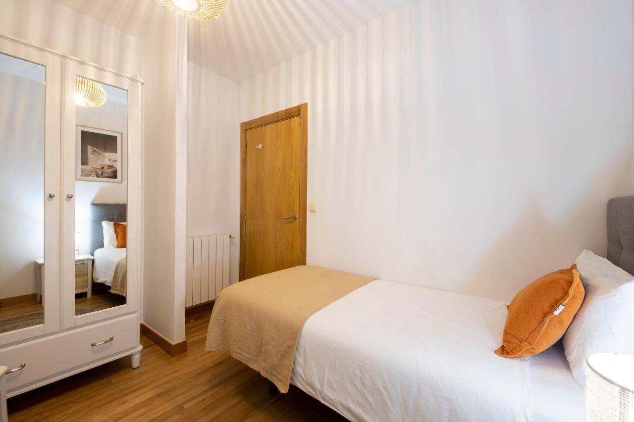 Legazpi, Amplio, Moderno Y Centrico Apartment *