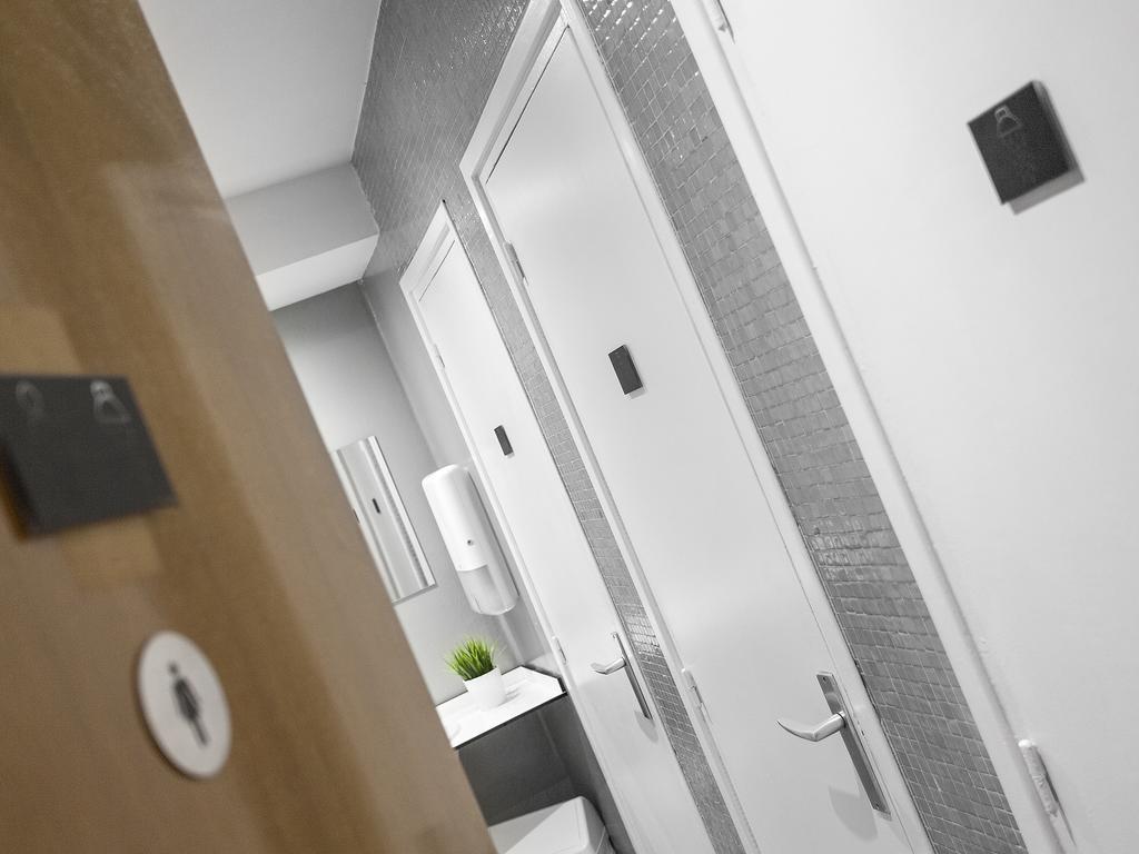 A In The Auberge de jeunesse *