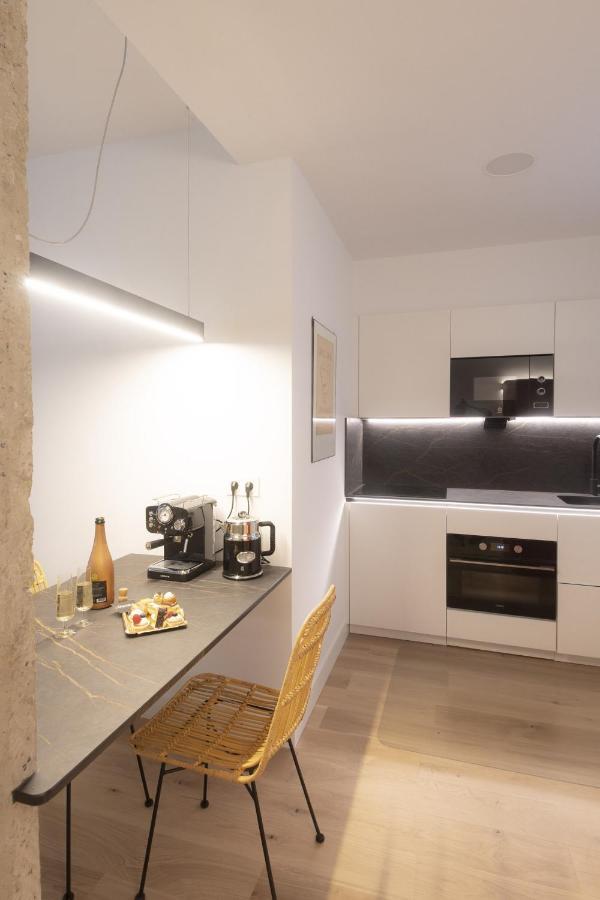 Shiny By Oldtown Apartment *