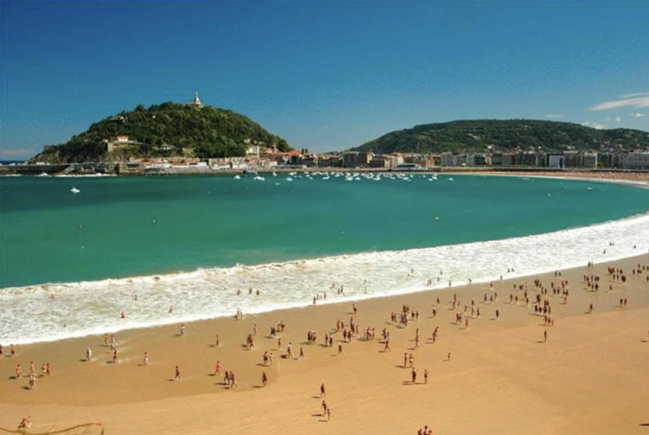 Paradise Luxurious Flat, Free Parking, 3 Double Rooms, Terrace, Jacuzzi, Fully Renovated Apartamento