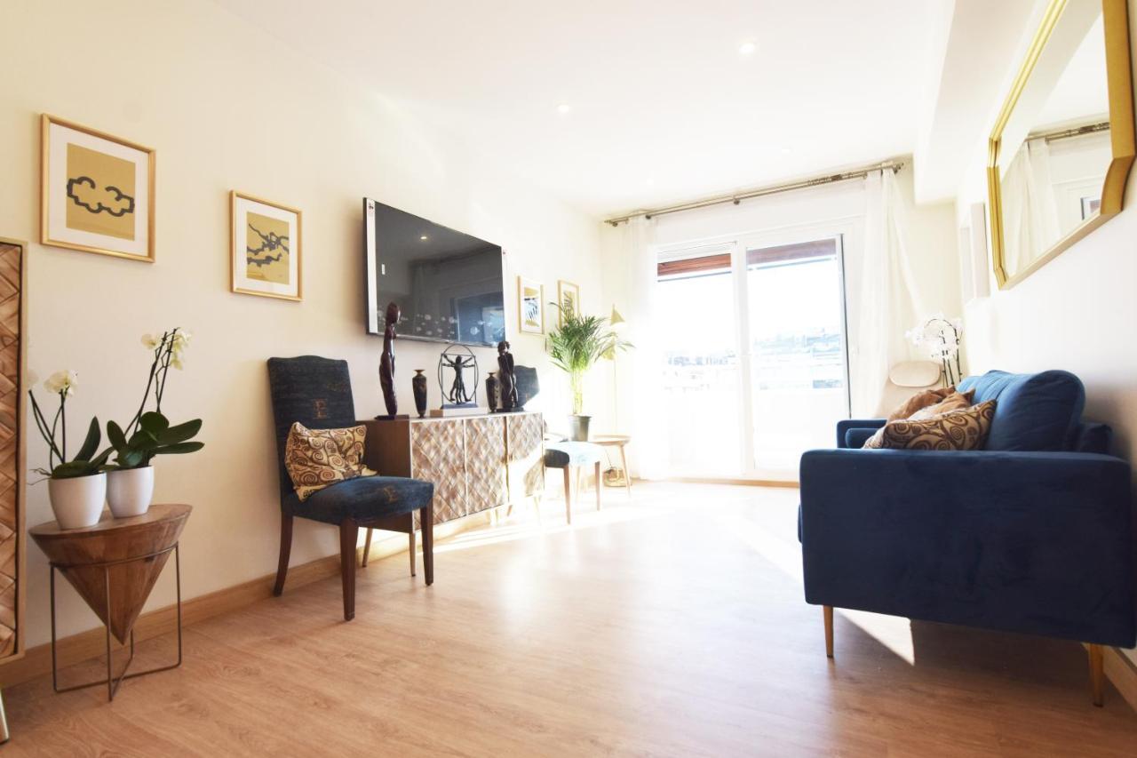 Paradise Luxurious Flat, Free Parking, 3 Double Rooms, Terrace, Jacuzzi, Fully Renovated Apartamento