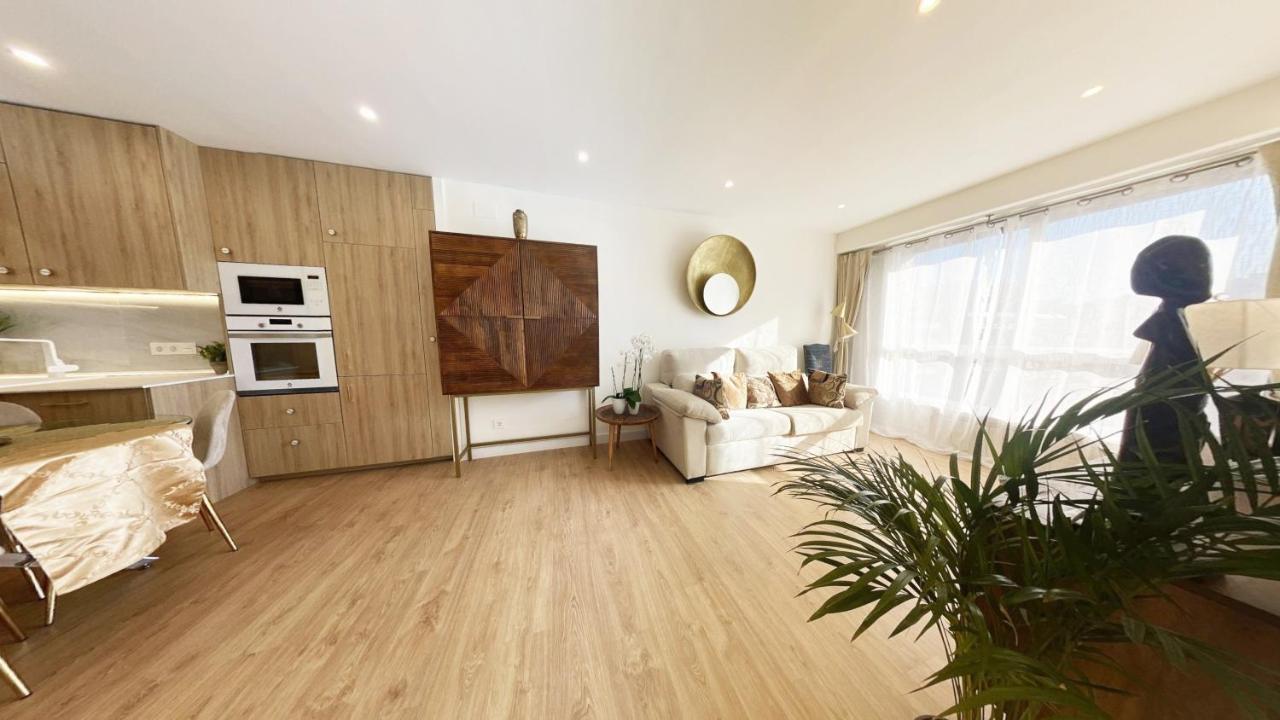 Miramar Luxurious Flat, 3 Double Rooms, Free Parking, Terrace, Completely New Appartement *