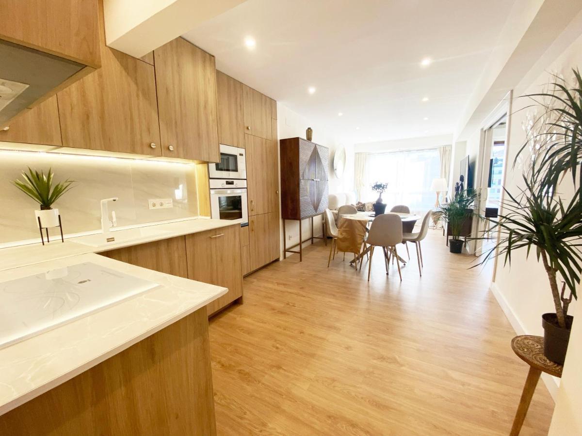 Miramar Luxurious Flat, 3 Double Rooms, Free Parking, Terrace, Completely New