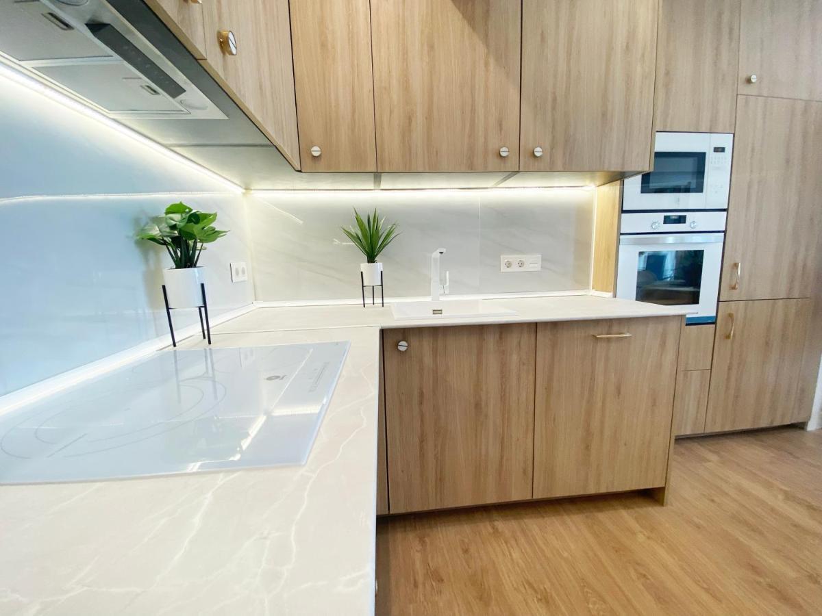 Miramar Luxurious Flat, 3 Double Rooms, Free Parking, Terrace, Completely New Appartement Saint-Sébastien