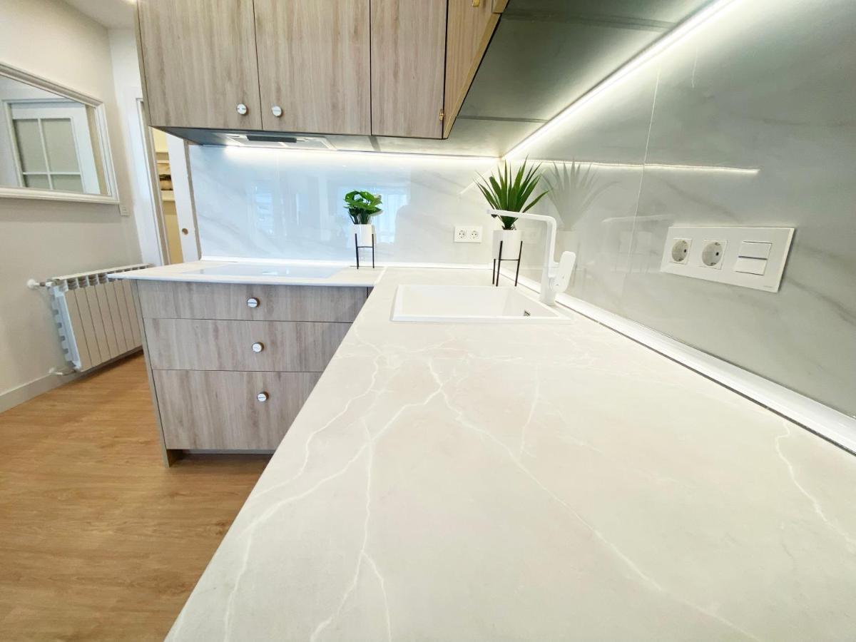 Miramar Luxurious Flat, 3 Double Rooms, Free Parking, Terrace, Completely New