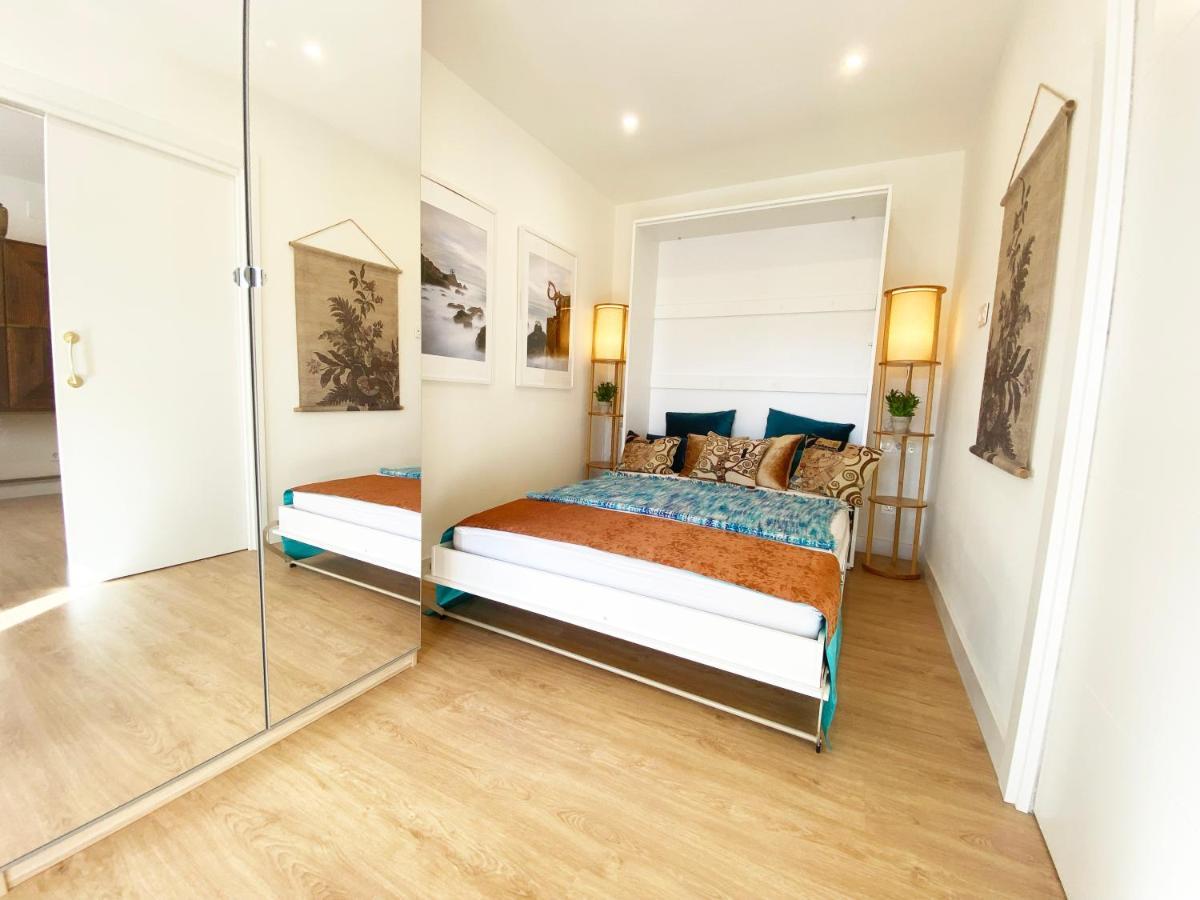 Miramar Luxurious Flat, 3 Double Rooms, Free Parking, Terrace, Completely New *