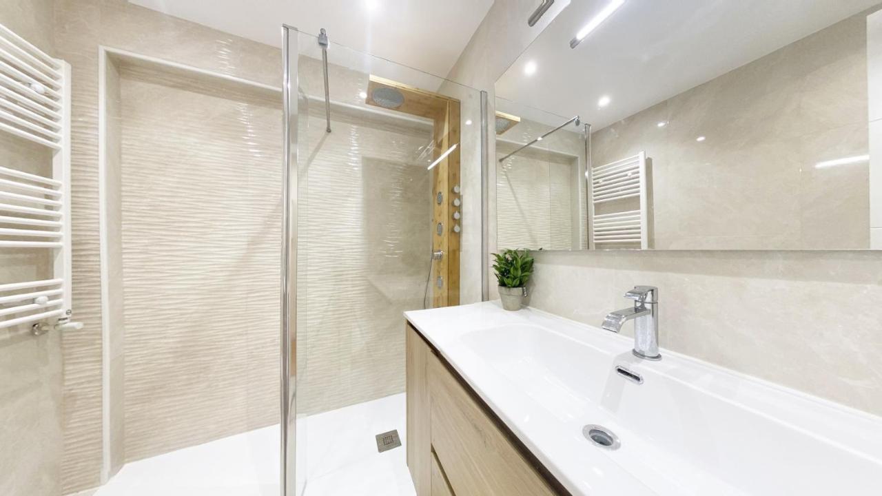 Miramar Luxurious Flat, 3 Double Rooms, Free Parking, Terrace, Completely New Appartement *
