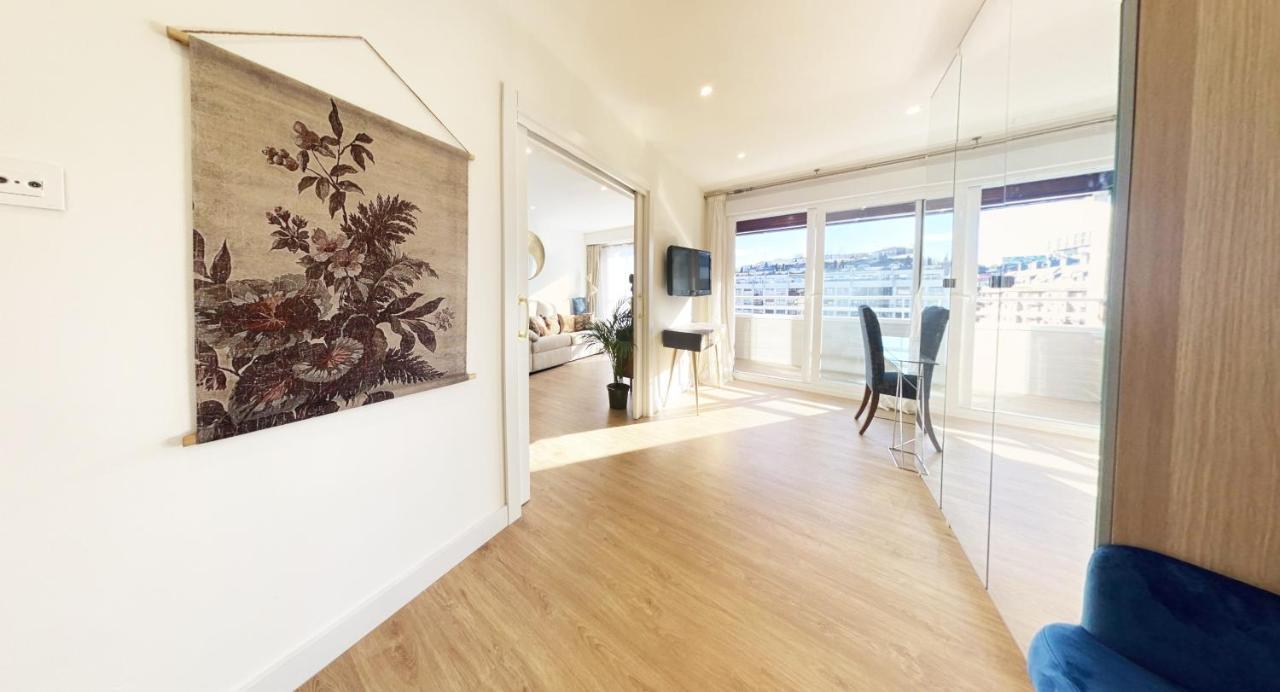 Miramar Luxurious Flat, 3 Double Rooms, Free Parking, Terrace, Completely New *