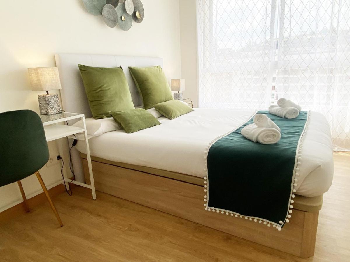 Paradise Luxurious Flat, Free Parking, 3 Double Rooms, Terrace, Jacuzzi, Fully Renovated San Sebastián