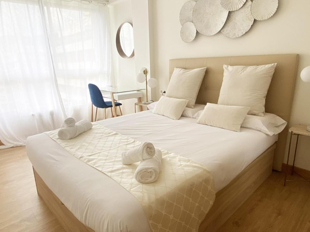 Paradise Luxurious Flat, Free Parking, 3 Double Rooms, Terrace, Jacuzzi, Fully Renovated Apartamento *