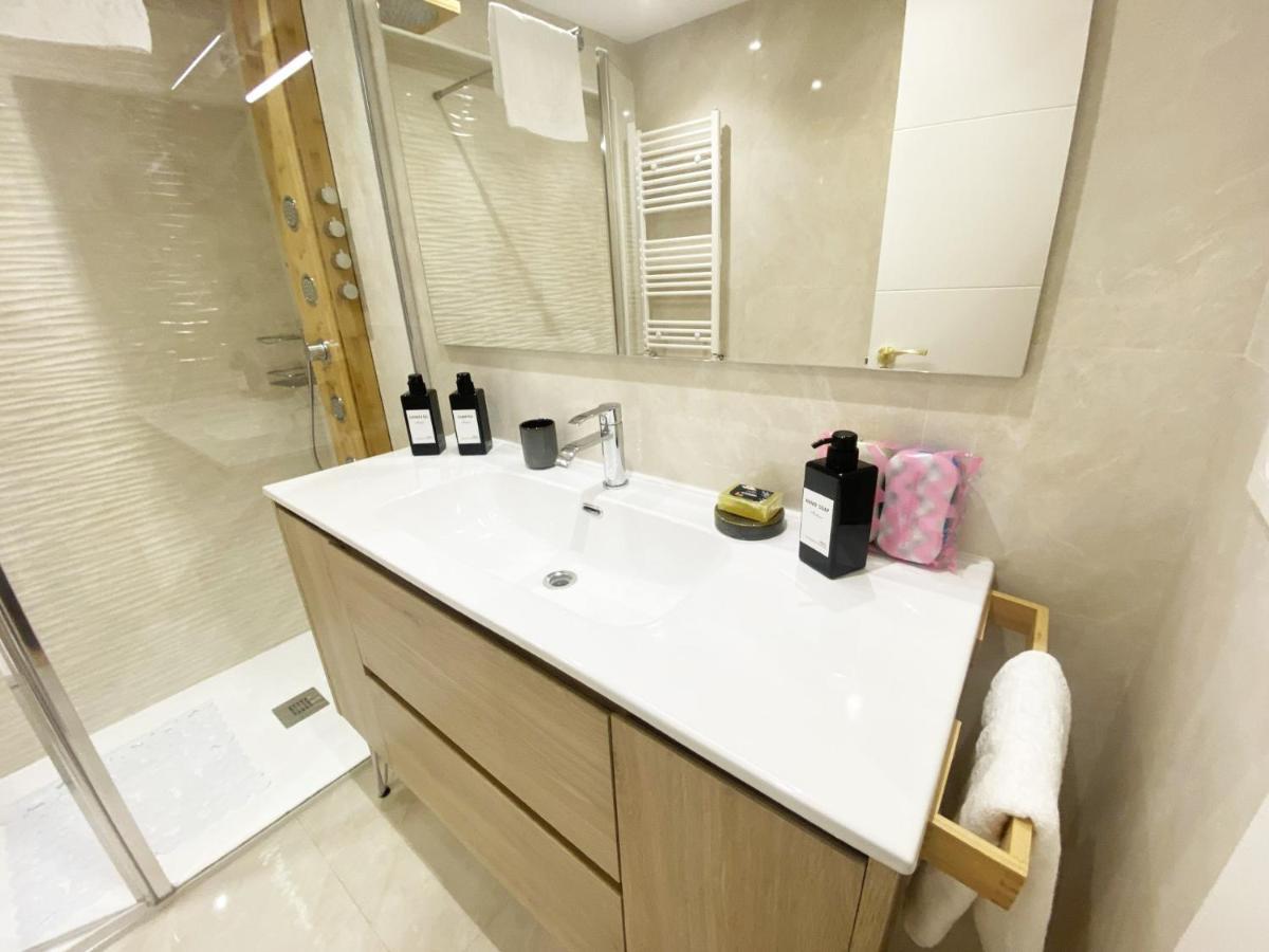 Miramar Luxurious Flat, 3 Double Rooms, Free Parking, Terrace, Completely New Appartement *