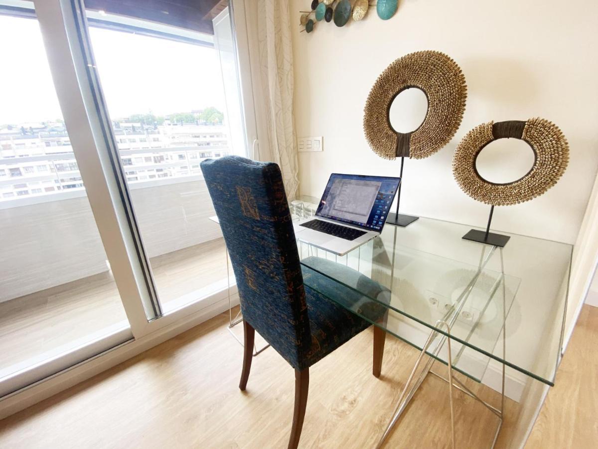 Apartment Miramar Luxurious Flat, 3 Double Rooms, Free Parking, Terrace, Completely New