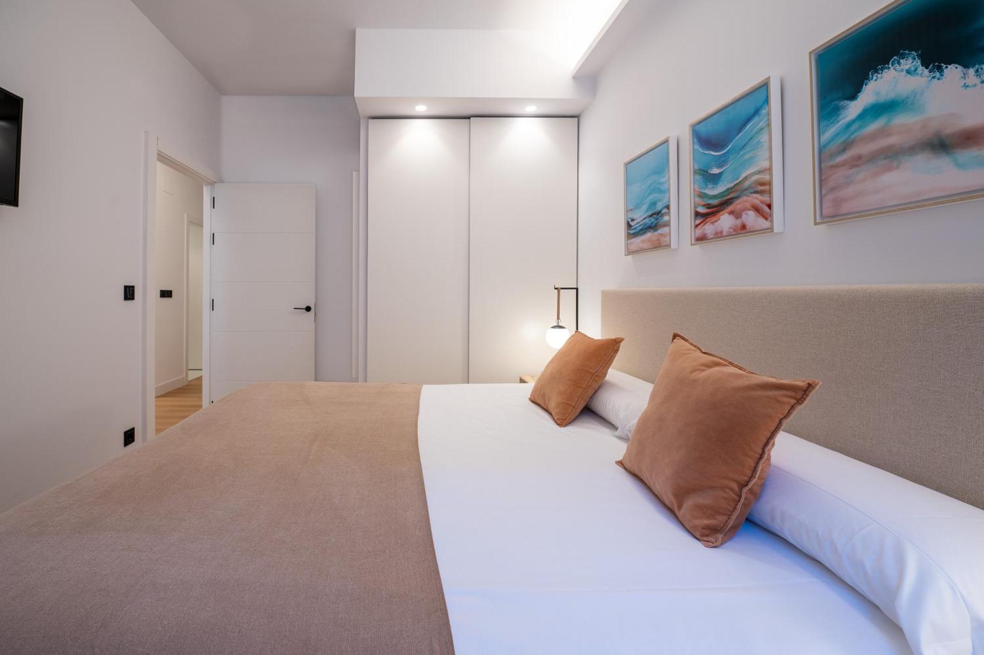 City Center + Parking Free Apartment *