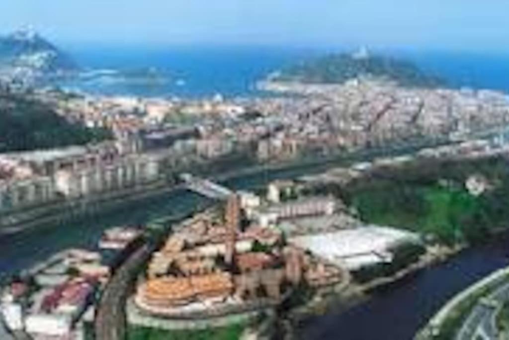 Luminosa Y Con Terraza: Playa Surf Cine Ess01935 Apartamento
