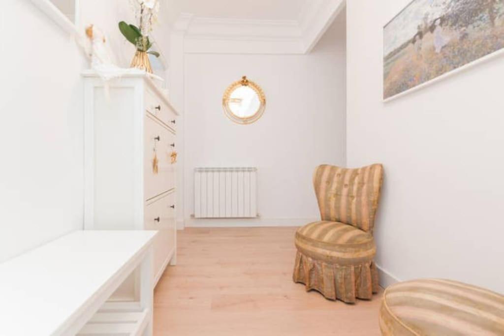 Luminosa Y Con Terraza: Playa Surf Cine Ess01935 Apartamento San Sebastián