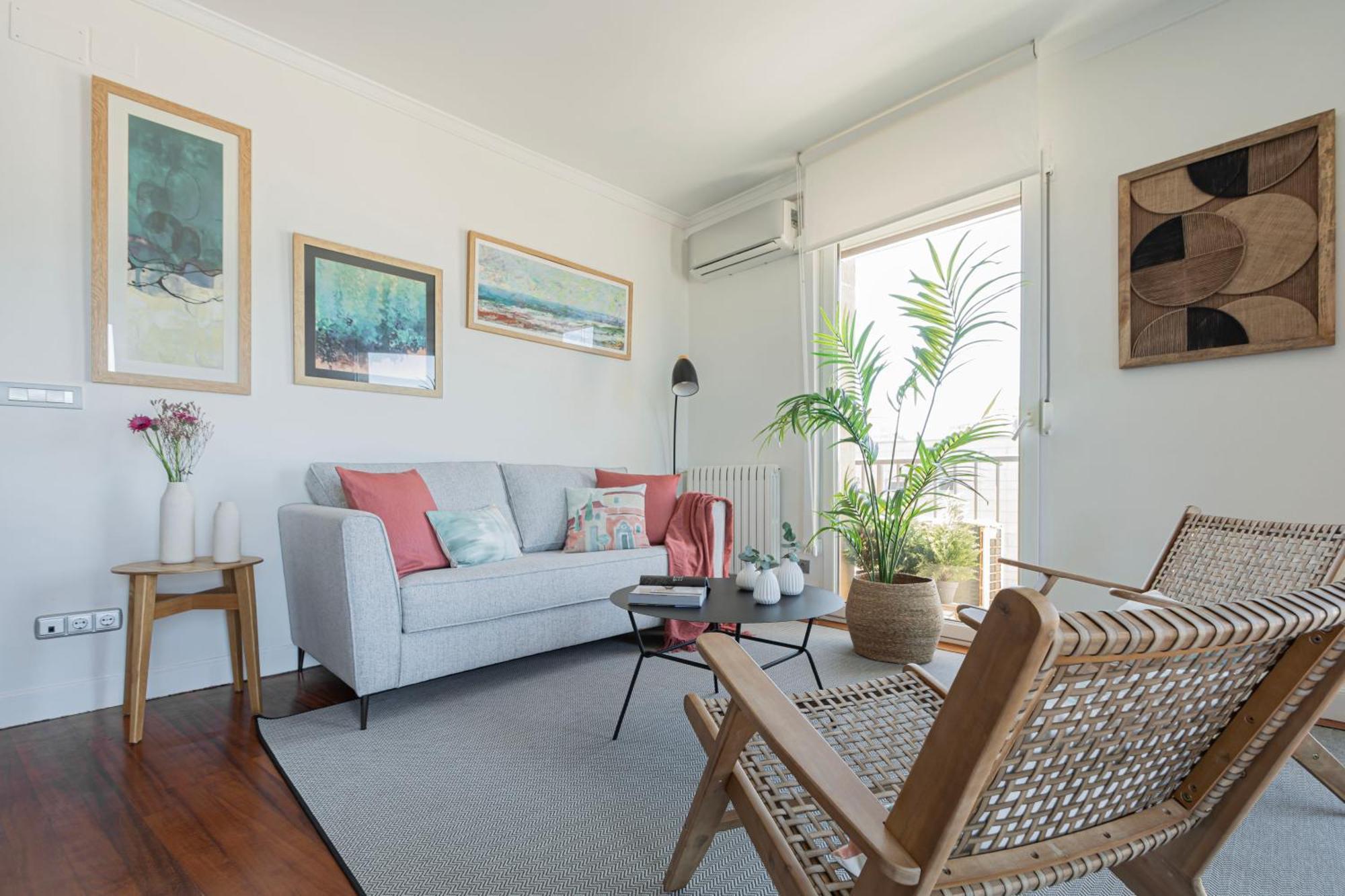 Apartment Sea Views From 4 Balconies Walk Score 90 *