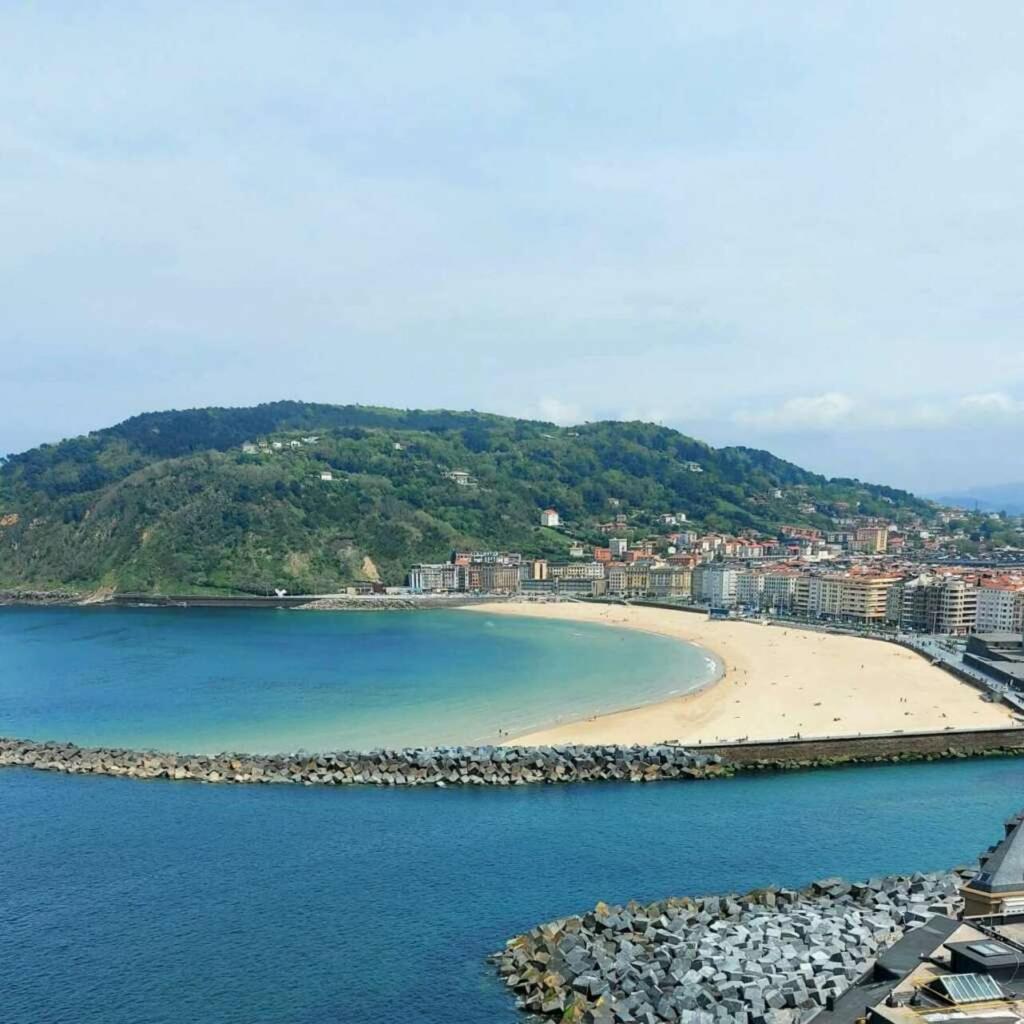 Casa Playa Zurriola-aviso-obras En La Fachada Del Patio Hasta Mayo O Junio-no Ha Habido Quejas Por El Ruido-precio Bajo- House Playa Zurriola-warning-works On The Facade Of The Patio Until Or June-there Have Been No Noise Complaints- Price * San Sebastian