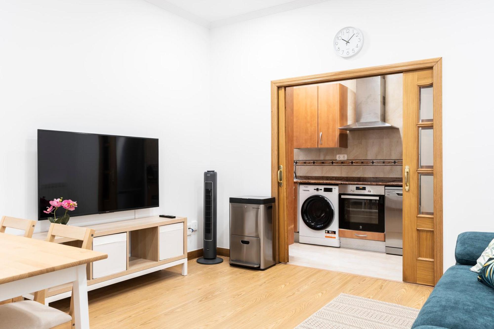 Espacioso Y Bien Equipado Cerca De La Playa Apartamento