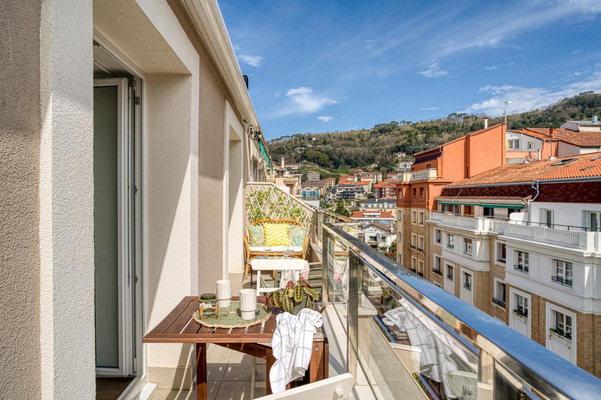 Apartment Skyline By Prim