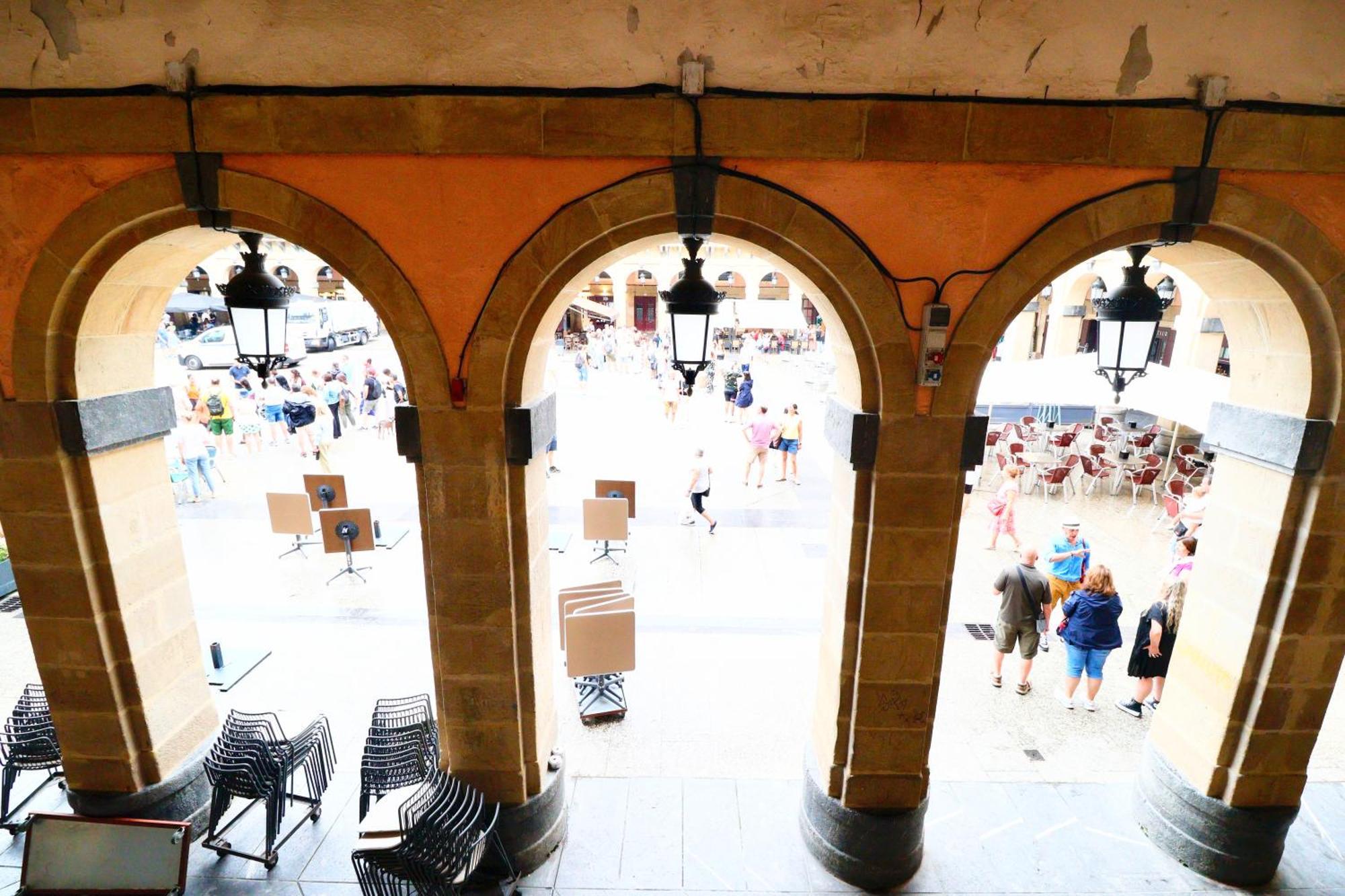 Plaza Consti, Heart Of The Old Town San Sebastián
