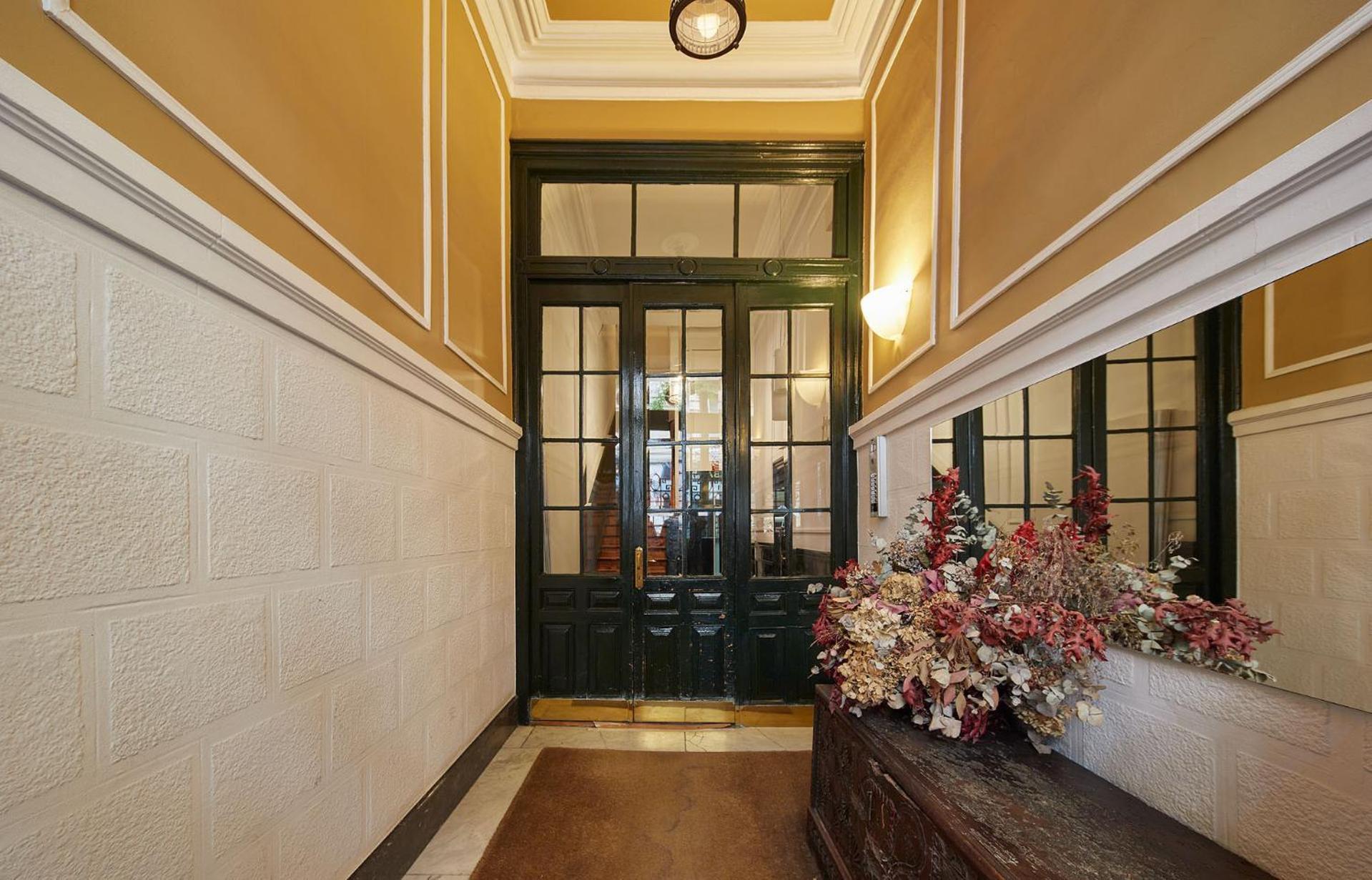 The Collection - Garibai Apartment
