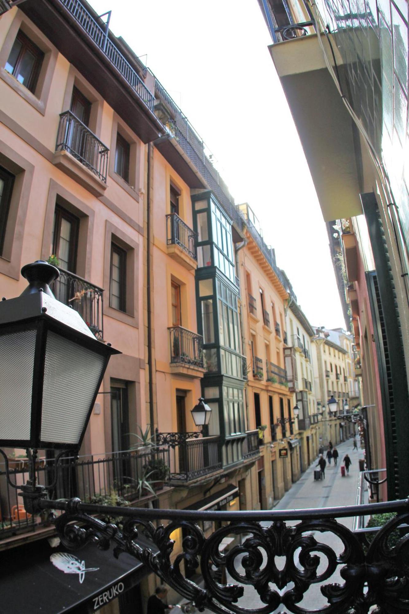 Old Town Apartment *