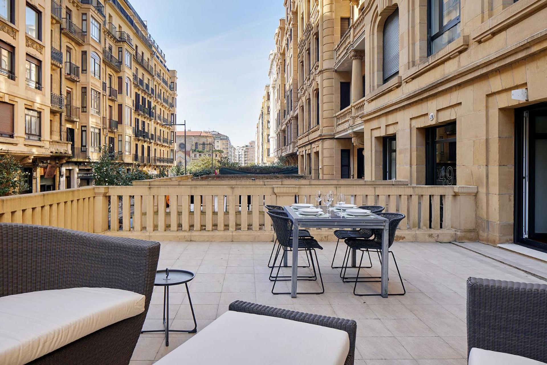 The Collection - Aura Apartment