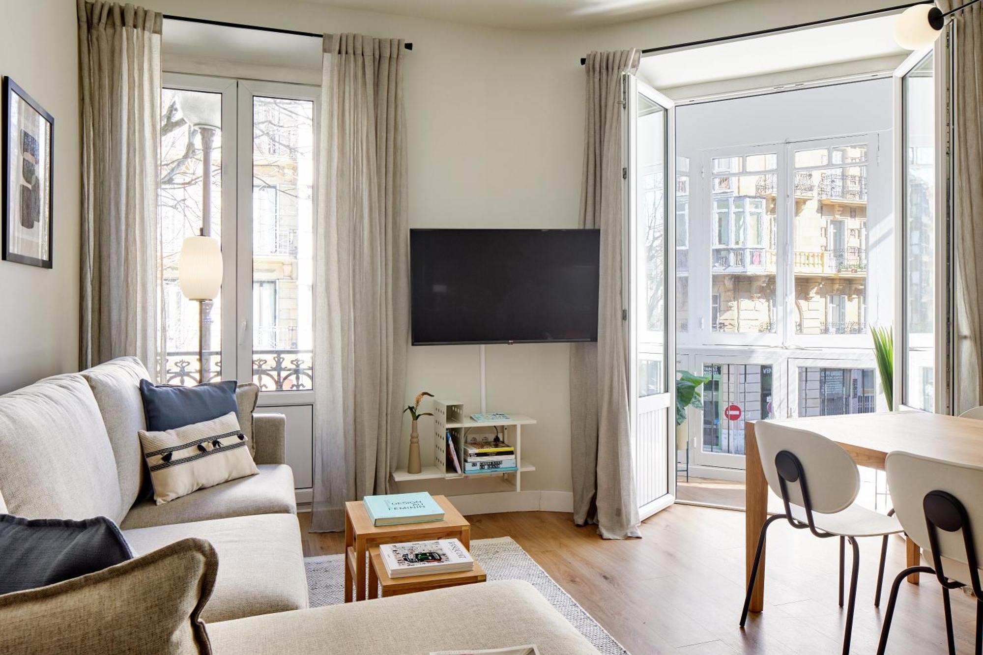 Apartment Urbieta By Feelfree