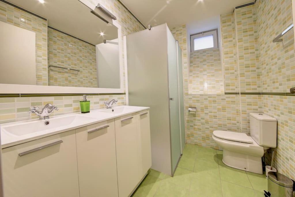 Holiday home Completa 8 En Primera Linea De Playa San Sebastian