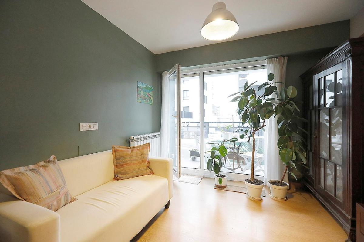 Bright 2 Bedrooms And 2 Bathrooms, Balcony And Views Apartment *