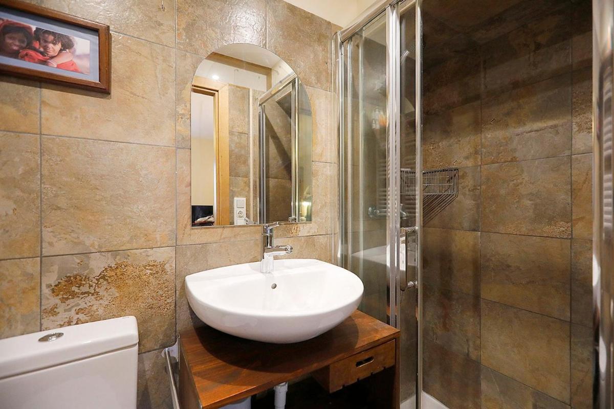 Apartment Bright 2 Bedrooms And 2 Bathrooms, Balcony And Views *