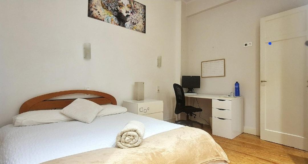 Privadas En Piso Frente A Playa Ondarreta, Bano Compartido Homestay *
