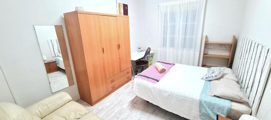 Homestay Privadas En Piso Frente A Playa Ondarreta, Bano Compartido San Sebastian