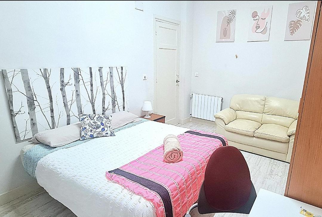 Homestay Privadas En Piso Frente A Playa Ondarreta, Bano Compartido San Sebastian