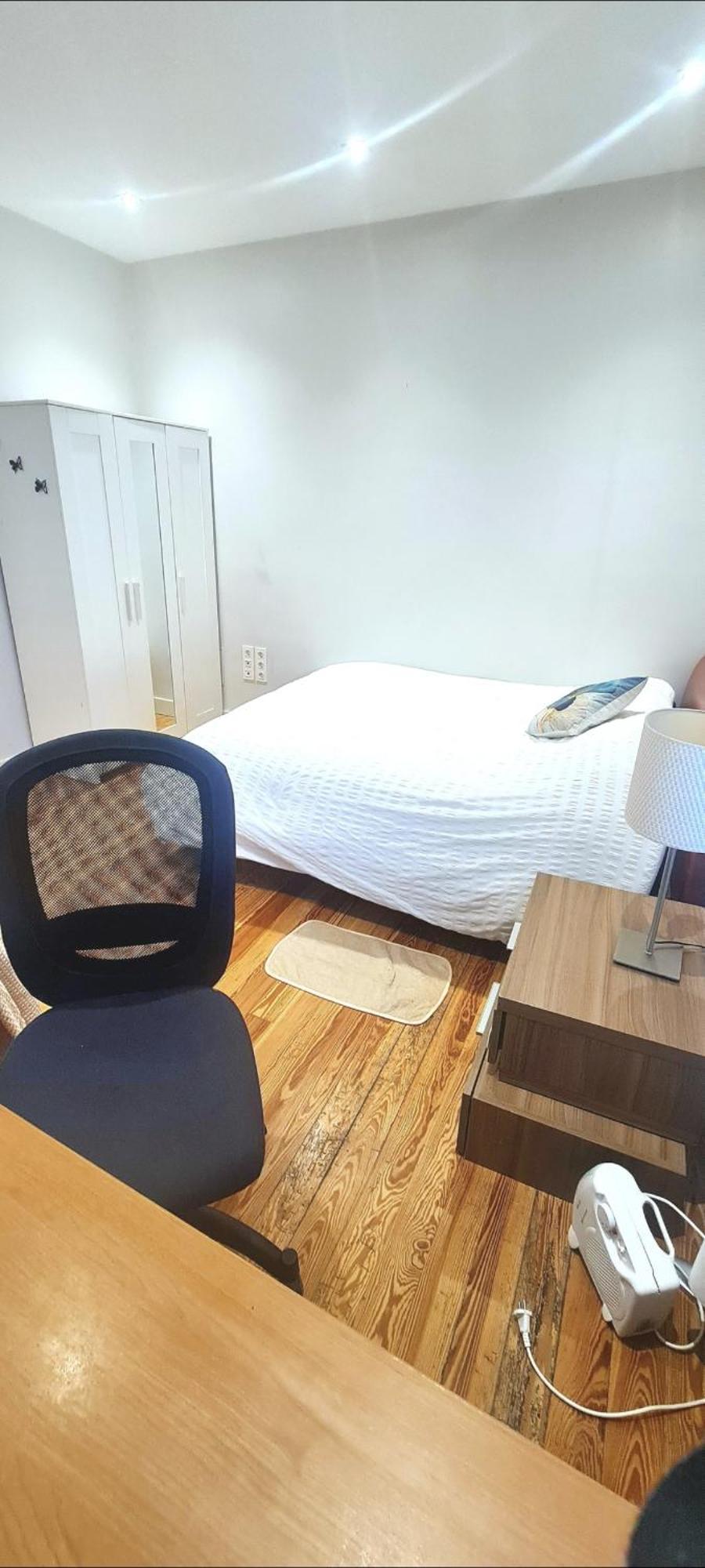 Privadas En Piso Frente A Playa Ondarreta, Bano Compartido *