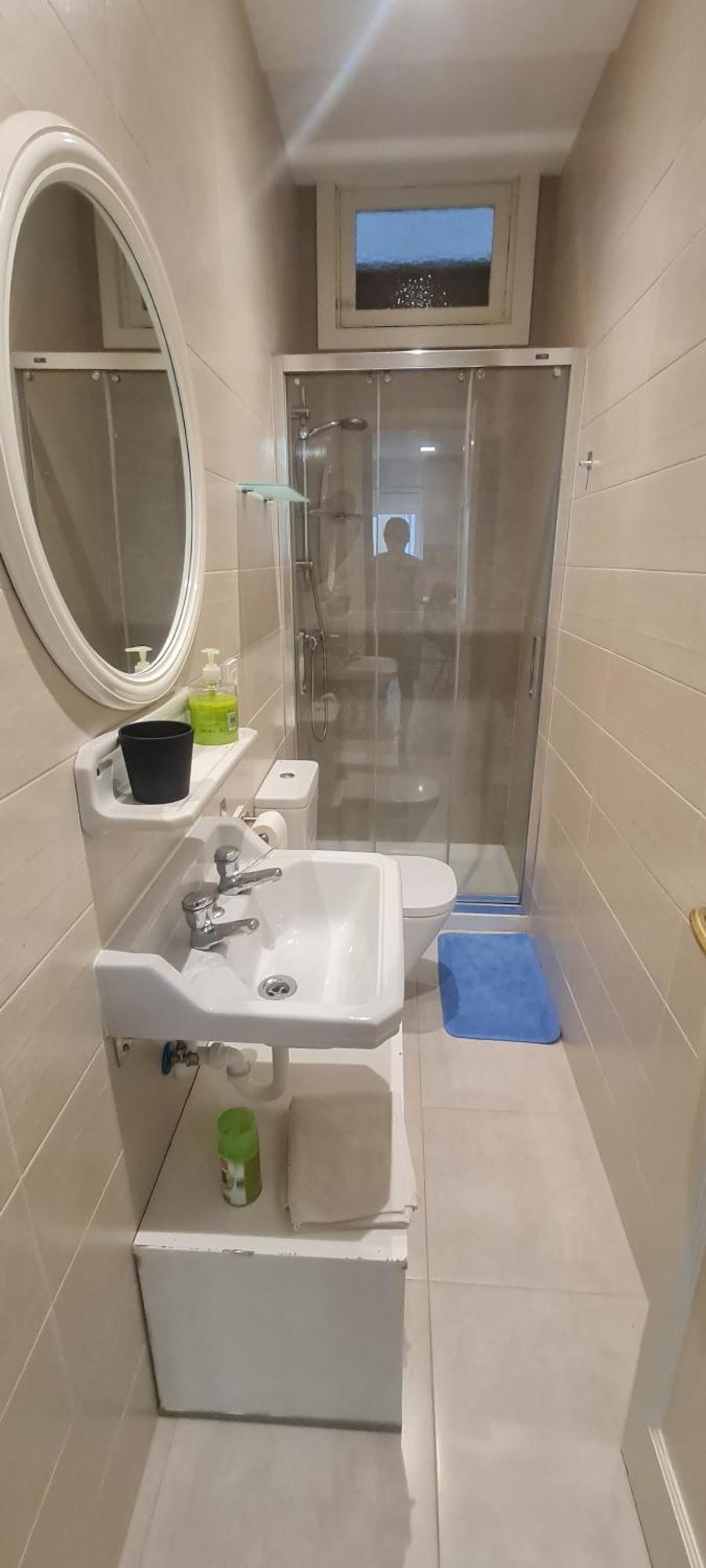 Privadas En Piso Frente A Playa Ondarreta, Bano Compartido Homestay *
