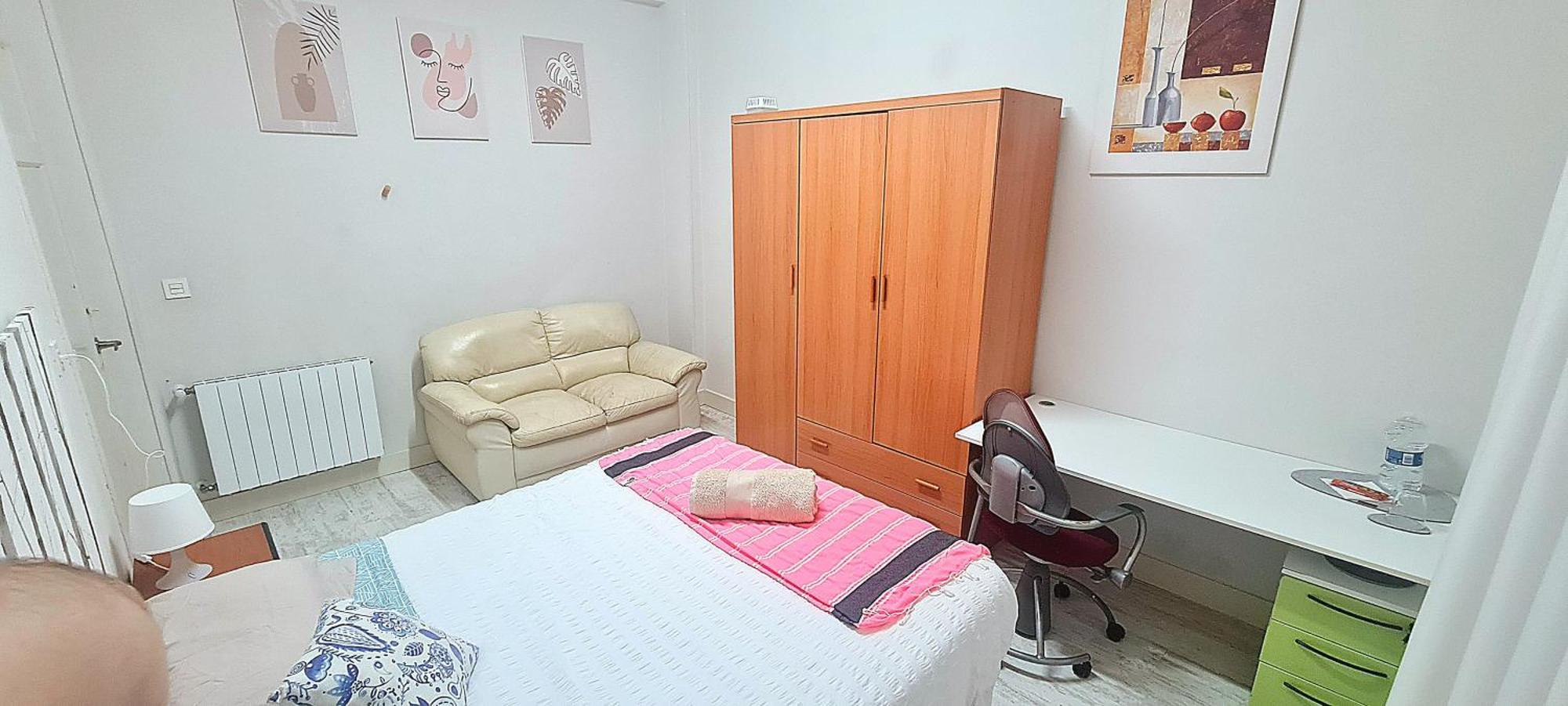 Privadas En Piso Frente A Playa Ondarreta, Bano Compartido Homestay *