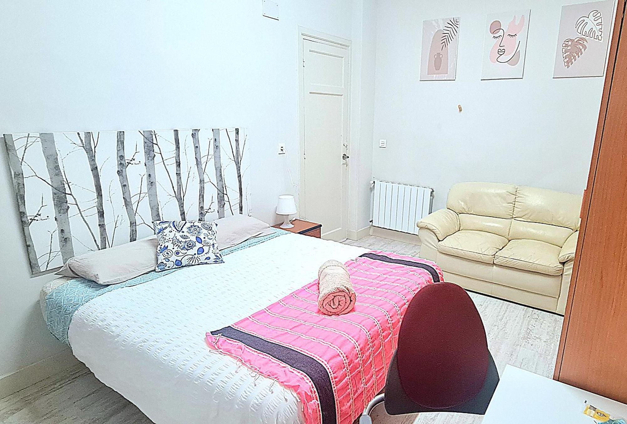 Privadas En Piso Frente A Playa Ondarreta, Bano Compartido Homestay